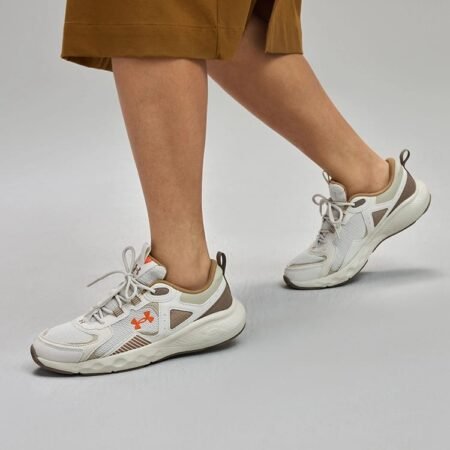 Under Armour Charged Vantage Sand-Brown