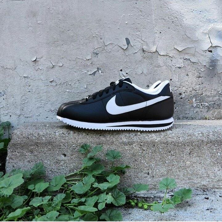 Nike Cortez Black White