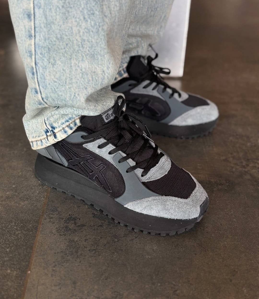 Buy First Copy Onitsuka Tiger Moage Black Carrier Grey Shoes Online India