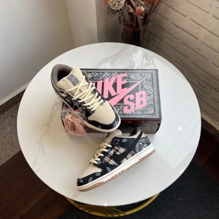 Nike SB Dunk Low X Travis Scott Bandana