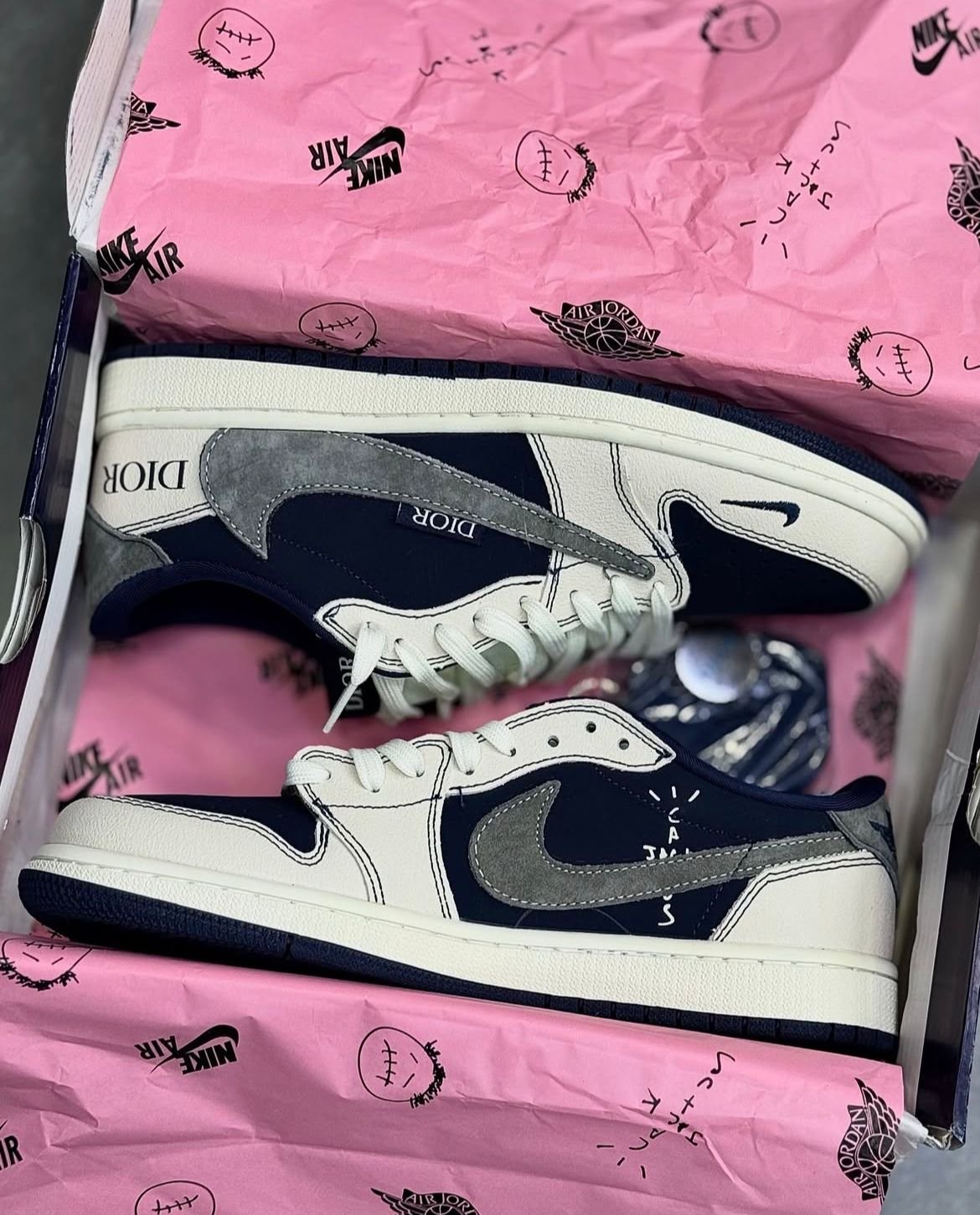 Nike Air Jordan 1 X Dior X Travis Scott - Image 5