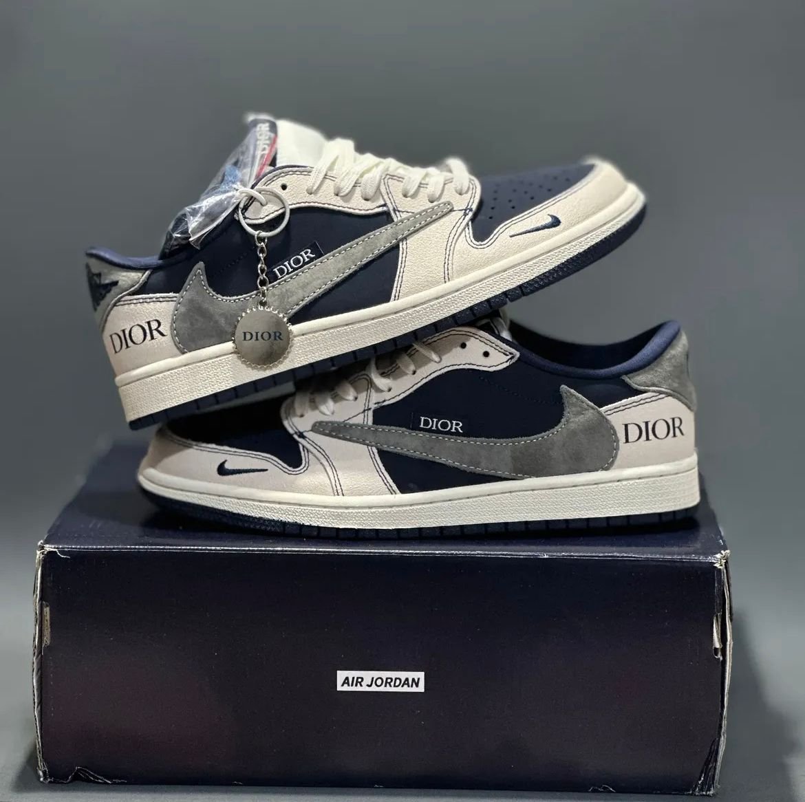 Nike Air Jordan 1 X Dior X Travis Scott - Image 3