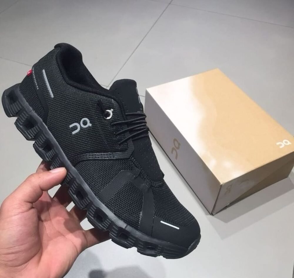ON CLOUD 5 WATERPROOF RUNNING FULL BLACK - Image 2