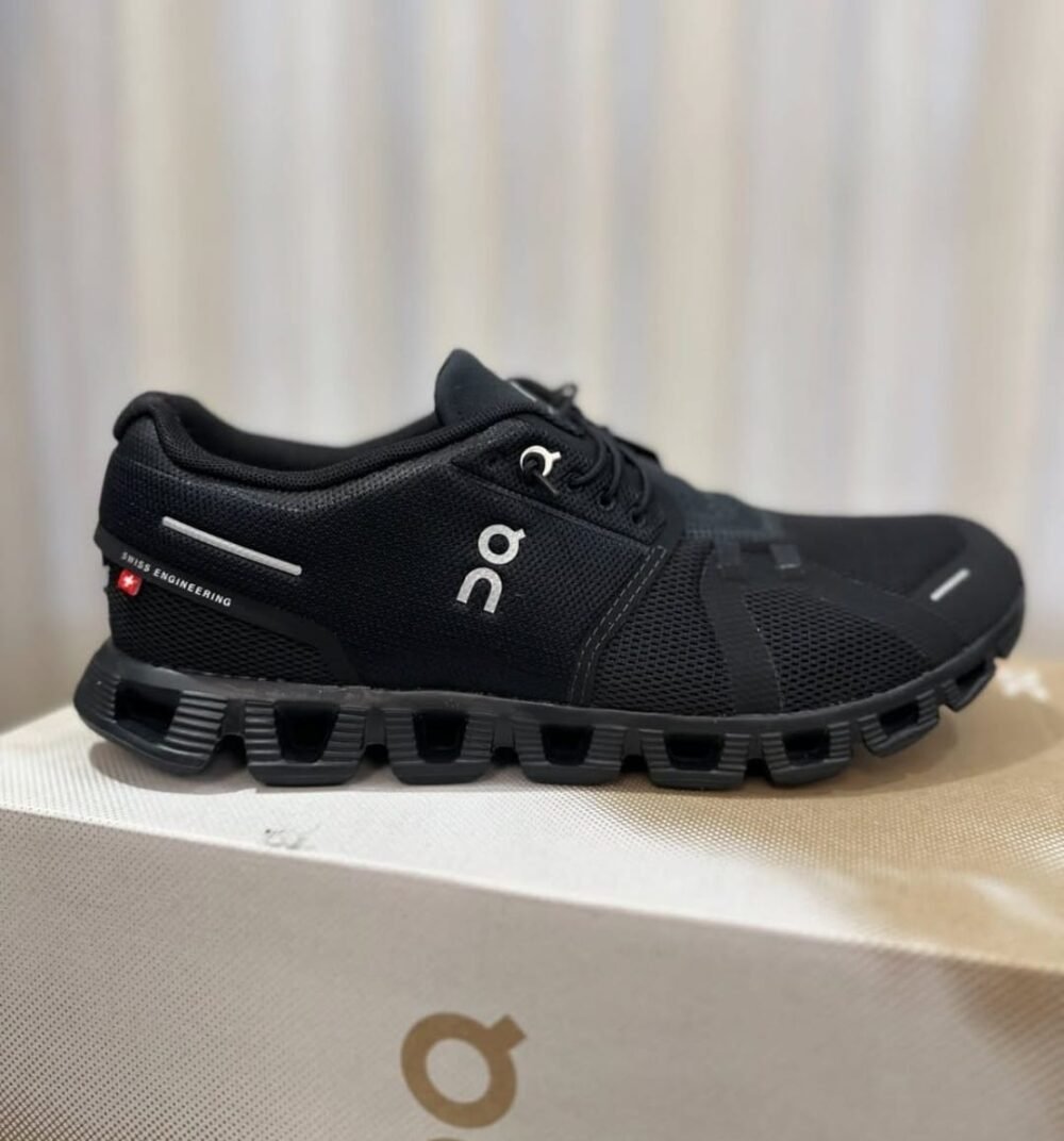 ON CLOUD 5 WATERPROOF RUNNING FULL BLACK