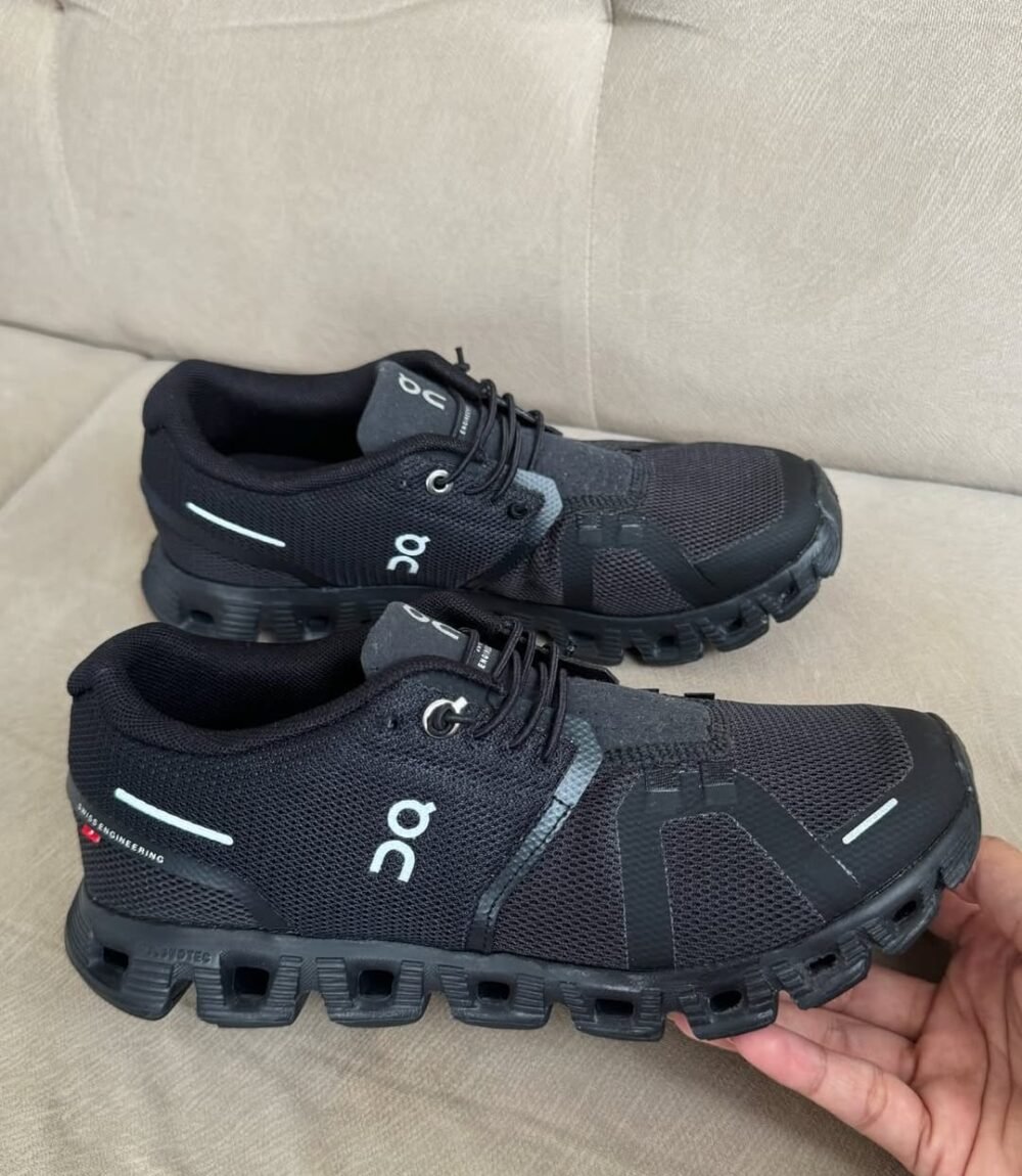 ON CLOUD 5 WATERPROOF RUNNING FULL BLACK - Image 4