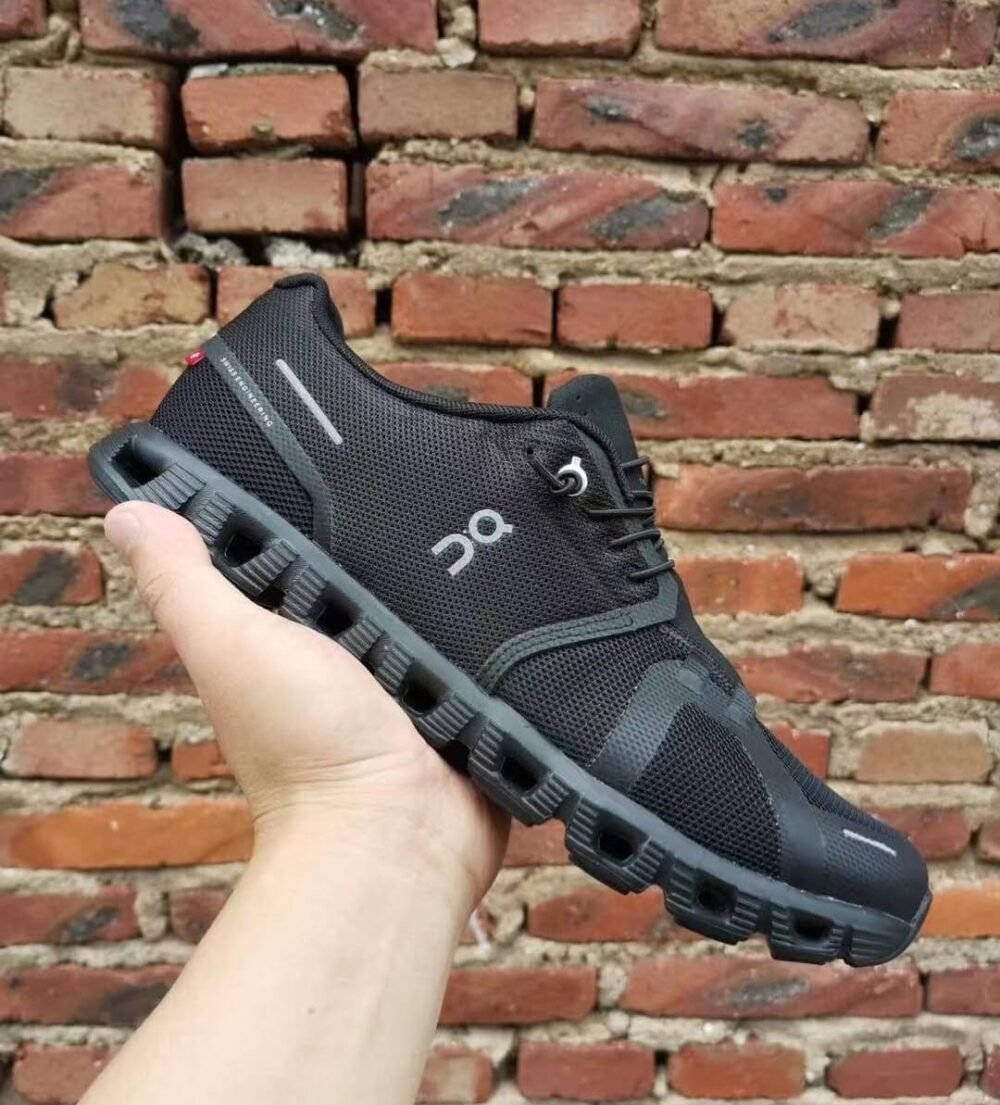 ON CLOUD 5 WATERPROOF RUNNING FULL BLACK - Image 5