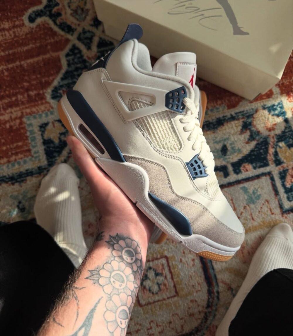 NIKE SB AIR JORDAN RETRO 4 MID NIGHT NAVY