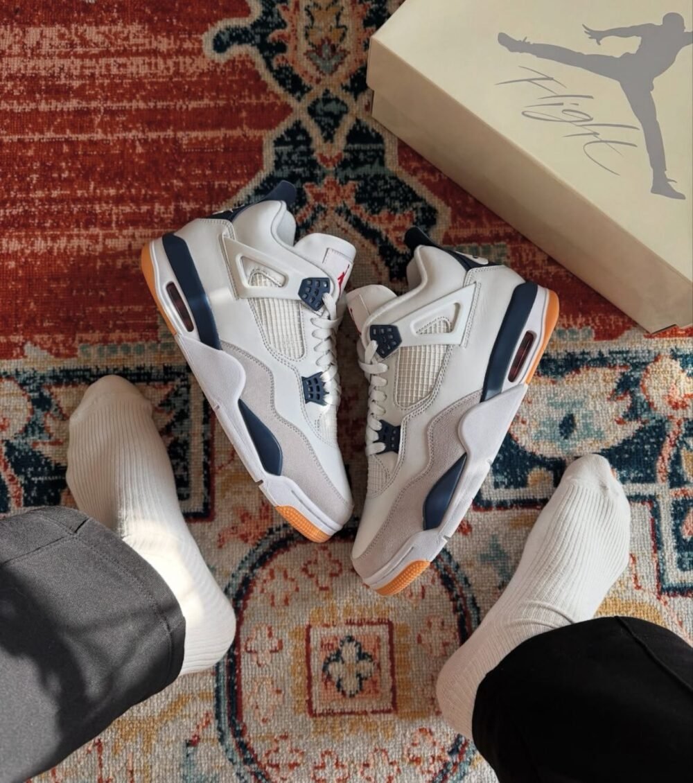NIKE SB AIR JORDAN RETRO 4 MID NIGHT NAVY - Image 2