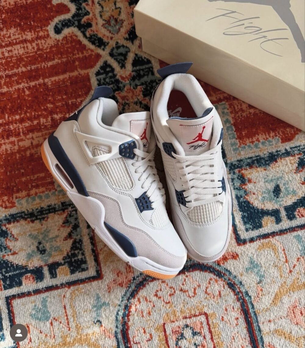 NIKE SB AIR JORDAN RETRO 4 MID NIGHT NAVY - Image 4