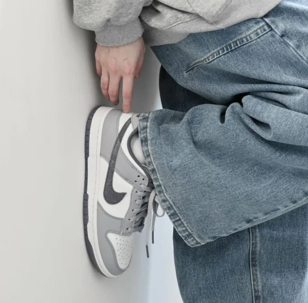 Nike SB Dunk Low "Light Carbon" - Image 4