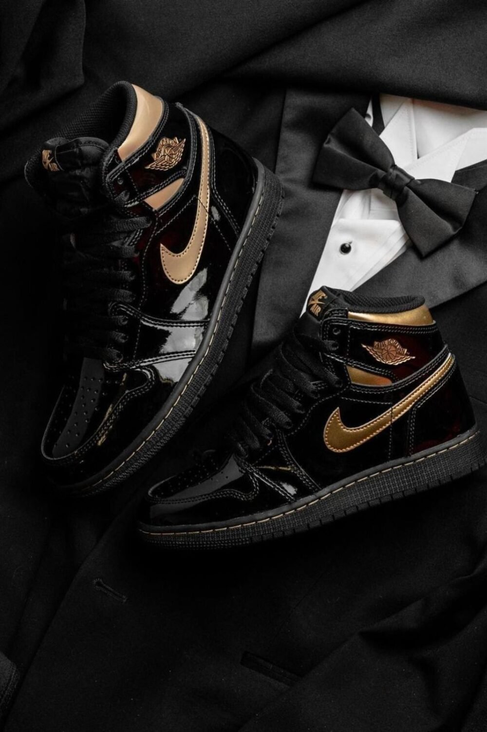 Nike Air Jordan 1 High Metallic Black Gold - Image 2