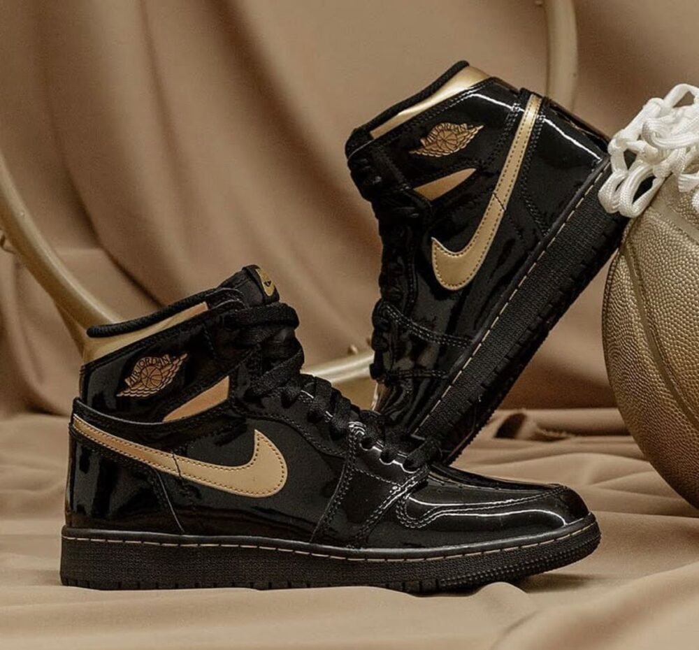 Nike Air Jordan 1 High Metallic Black Gold