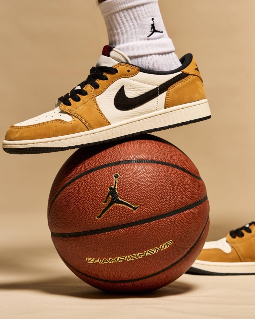 Nike Air Jordan 1 Low OG Rookie of the Year - Image 6