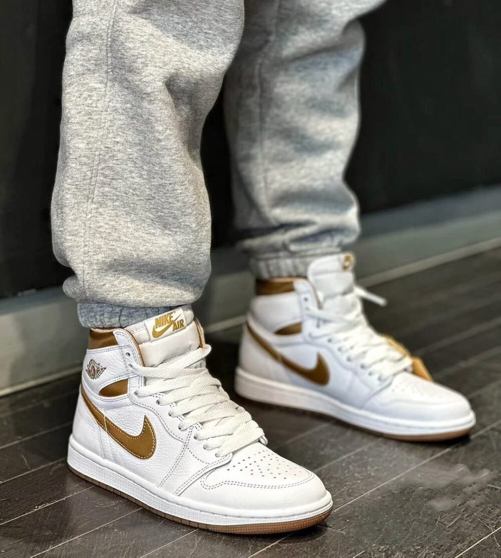 Nike Air Jordan 1 Retro High OG Metallic Gold - Image 2