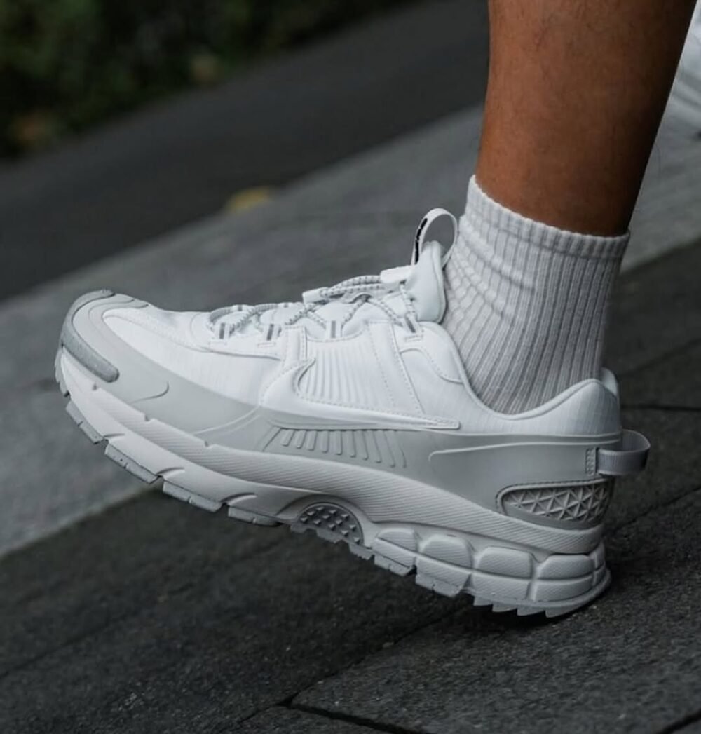 Nike Zoom Vomero 5 Roam Light Bone