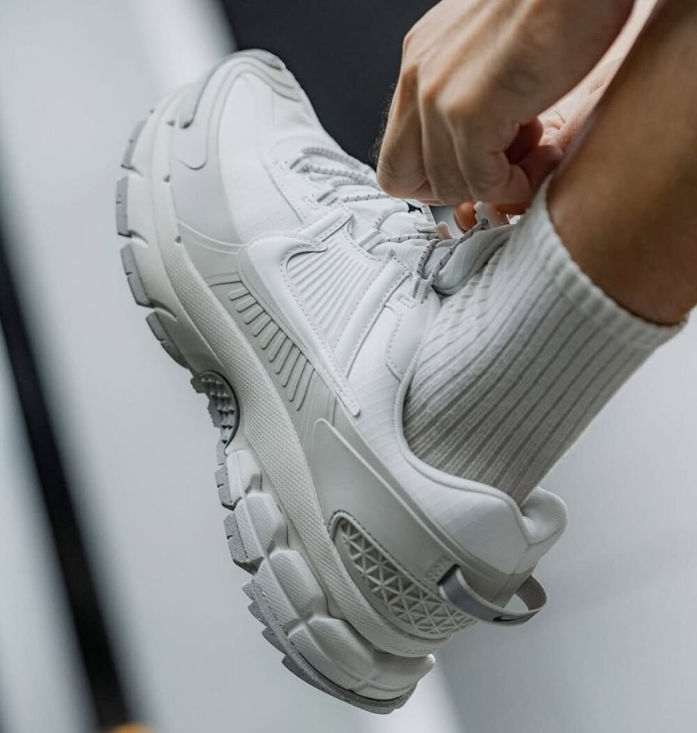 Nike Zoom Vomero 5 Roam Light Bone - Image 5