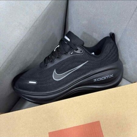 Nikee Zoom Vomero Plus Black