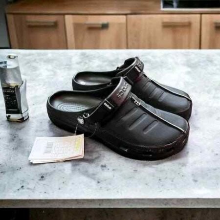 CROCSS YUKON CLOG BLACK